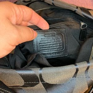 Authentic Coach Signature shoulder bag